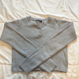 Brandy Mellville Gray Long Sleeve Crop Henley